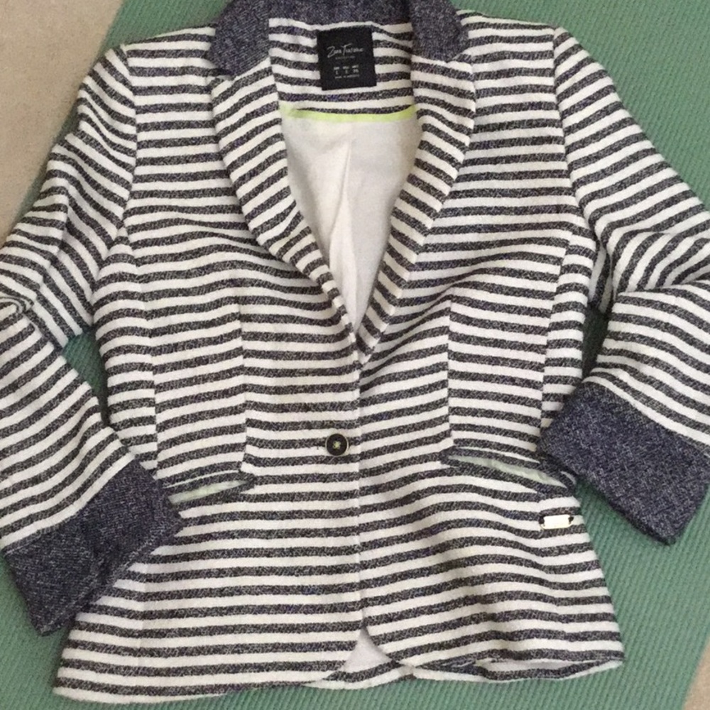 Adorable spring blazer🌸